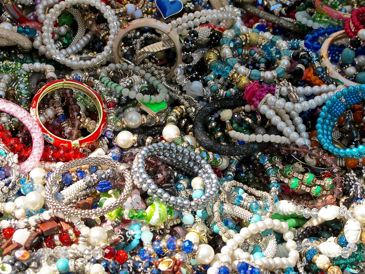 Bijoux fantaisie : accessoiriser sa tenue avec goût
