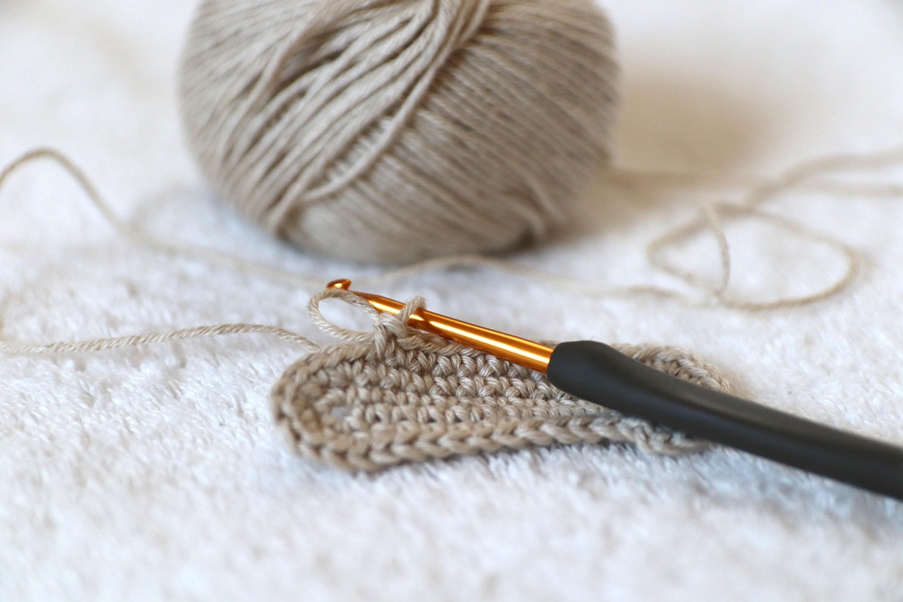 Comment repriser un trou dans un pull ?
